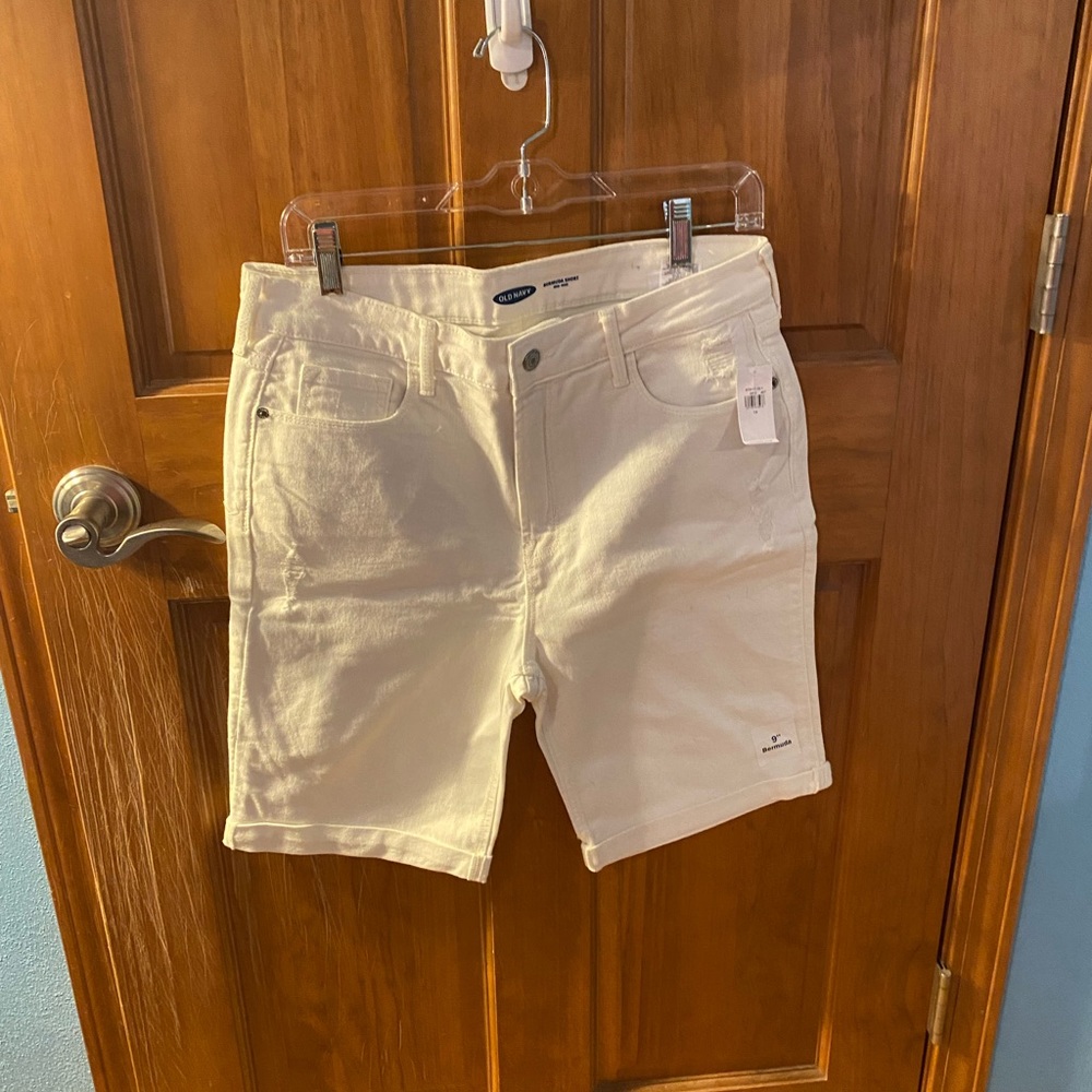 New with tags old navy Bermuda shorts